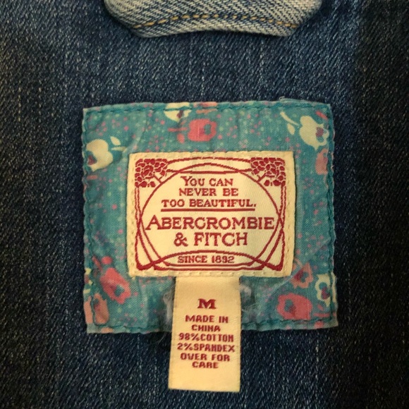 Classic A & F denim Jean jacket - sz MED - Picture 4 of 6